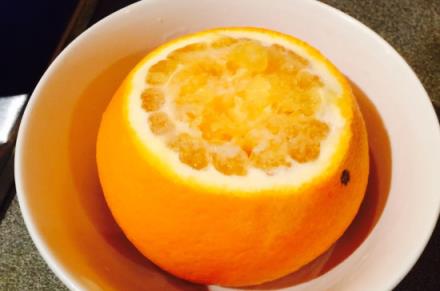 盐蒸橙子和冰糖蒸橙子哪个效果好(盐蒸橙子和冰糖蒸橙子的区别)