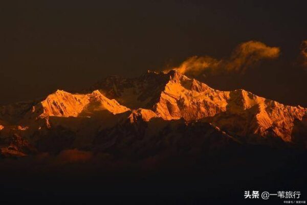 中国海拔超7000米十大山峰排名(中国境内海拔最高的山峰是什么)