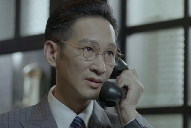2017年,王劲松凭借着《麻雀》获得第四届最佳男配角,事业更上一层楼