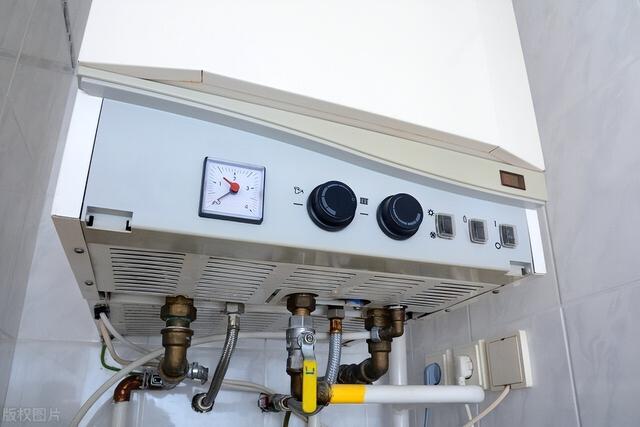 热水器漏水是什么情况怎么修(电热水器漏水的原因和处理方法)