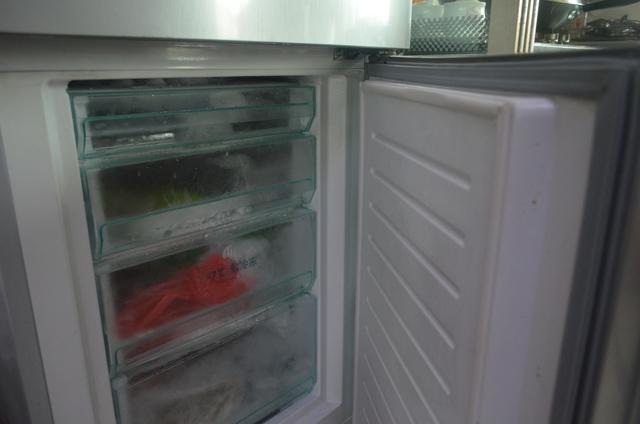 冰箱结霜严重的原因及解决办法 冰箱结霜结冰怎么解决