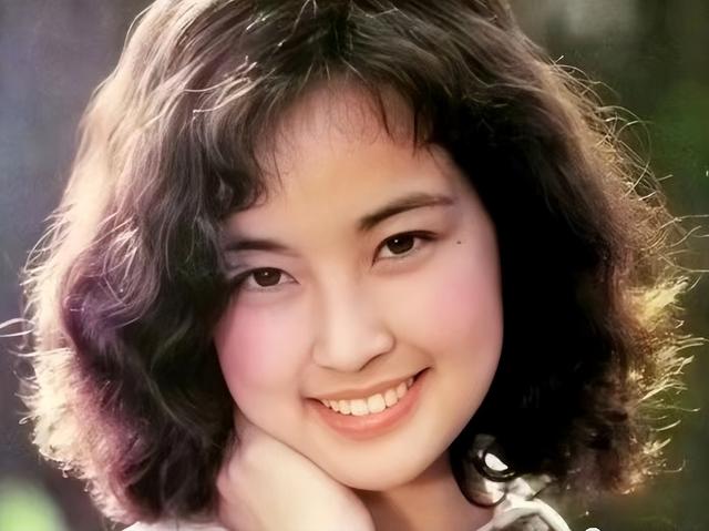 1955年出生的刘晓庆,给人的第一感觉是美艳,大气,靓丽
