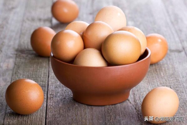 初生蛋和普通蛋的区别(初生蛋和普通蛋哪个好)